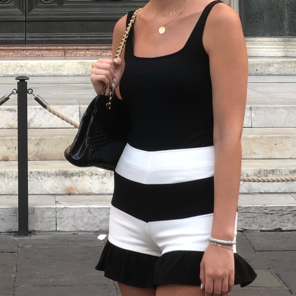 STRIPED RUFFLE SHORTS